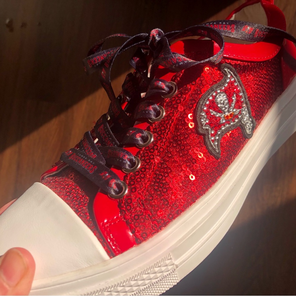 Women’s Cuce Red Tampa Bay Buccaneers Sequin Sneakers White Soles NFL New Size 8 - Picture 5 of 13